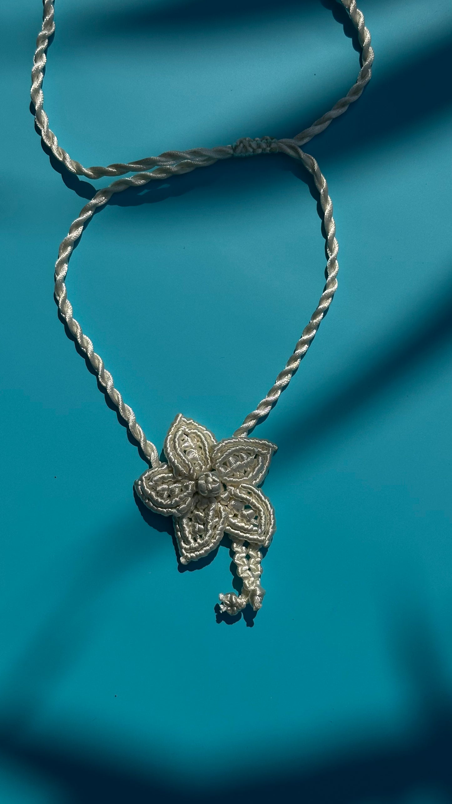CHOCKER FLOR MARFIL