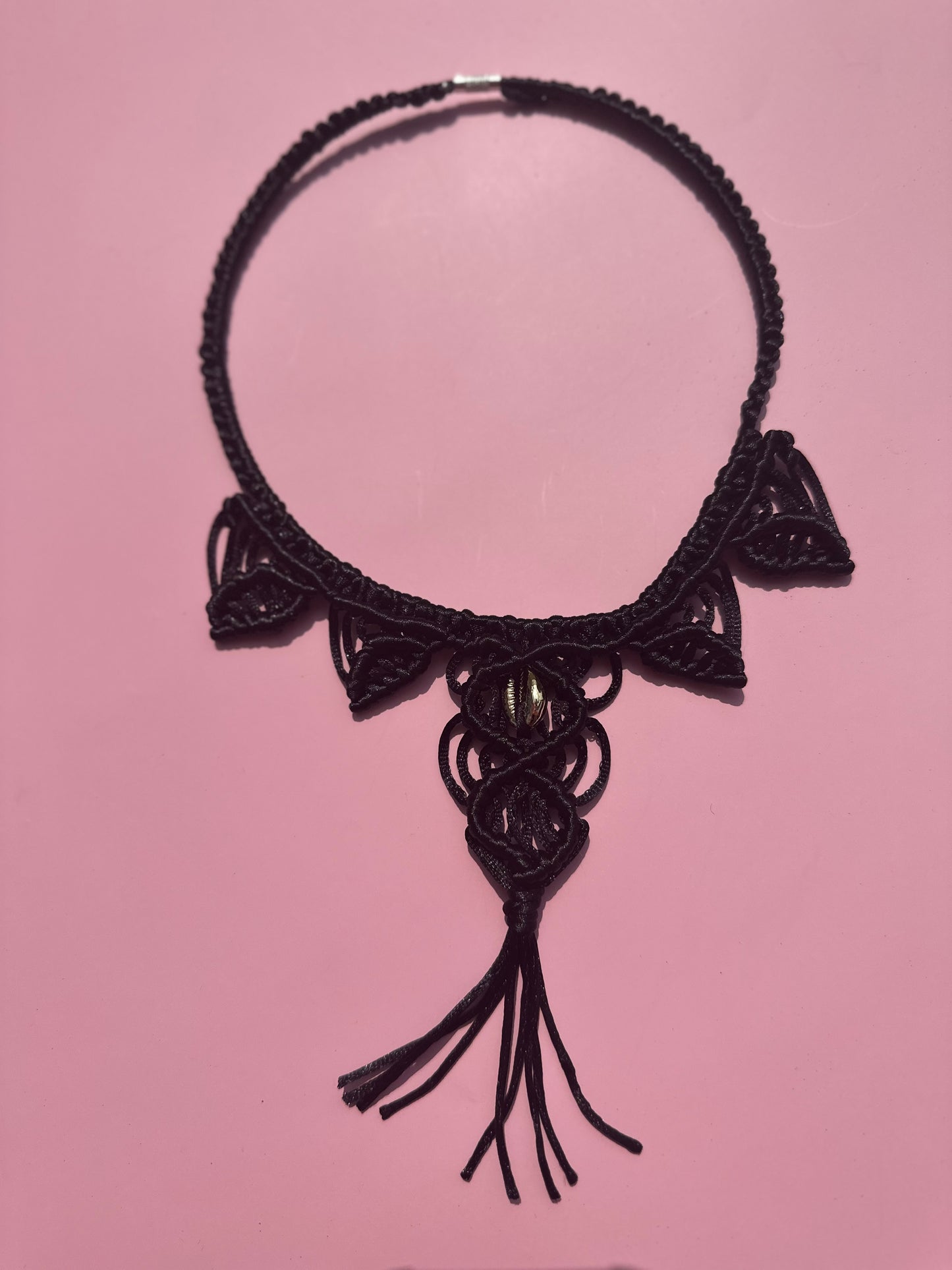 COLLAR NEGRO FLECOS