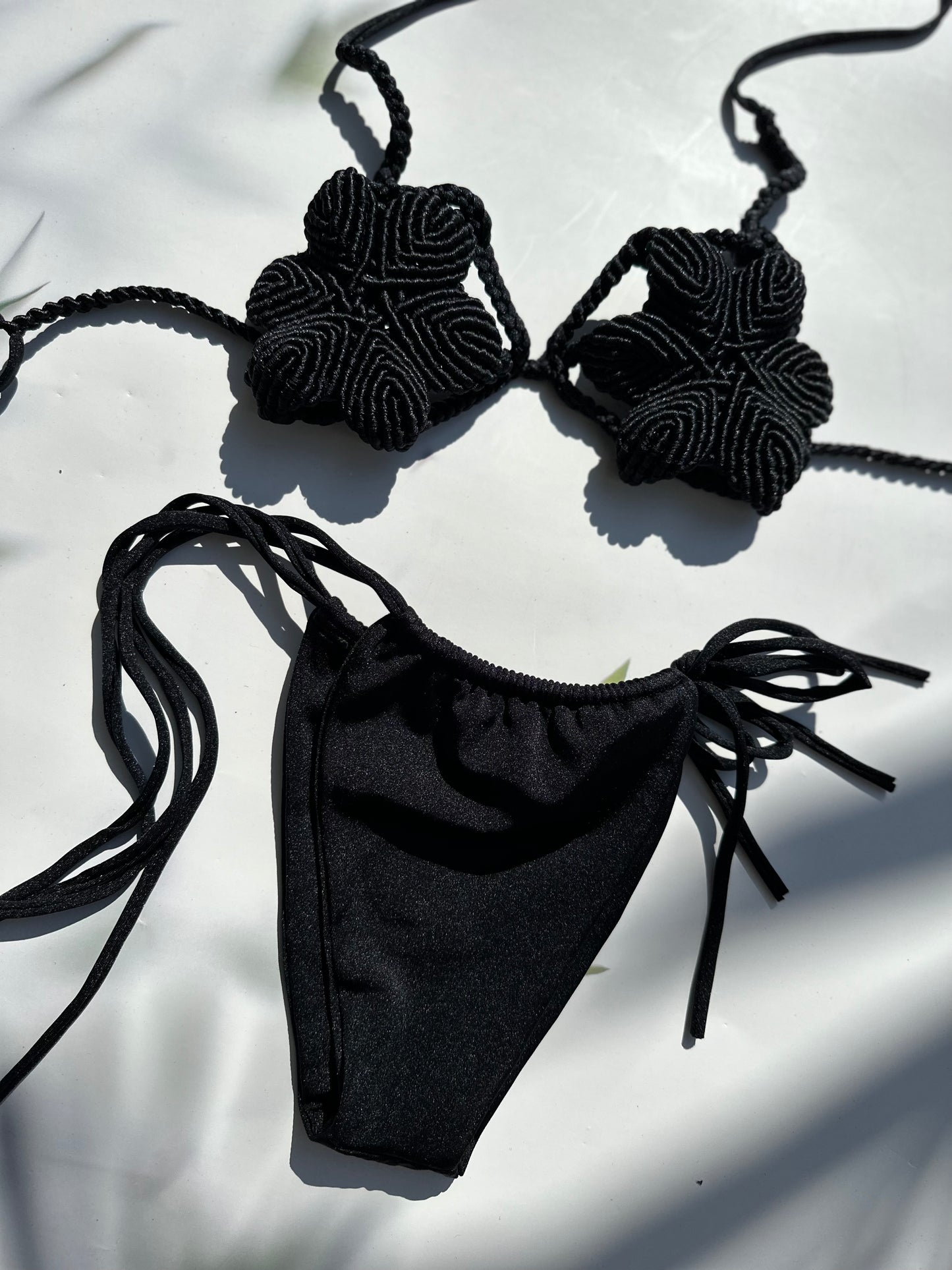 FLORA BLACK RE-EDITION