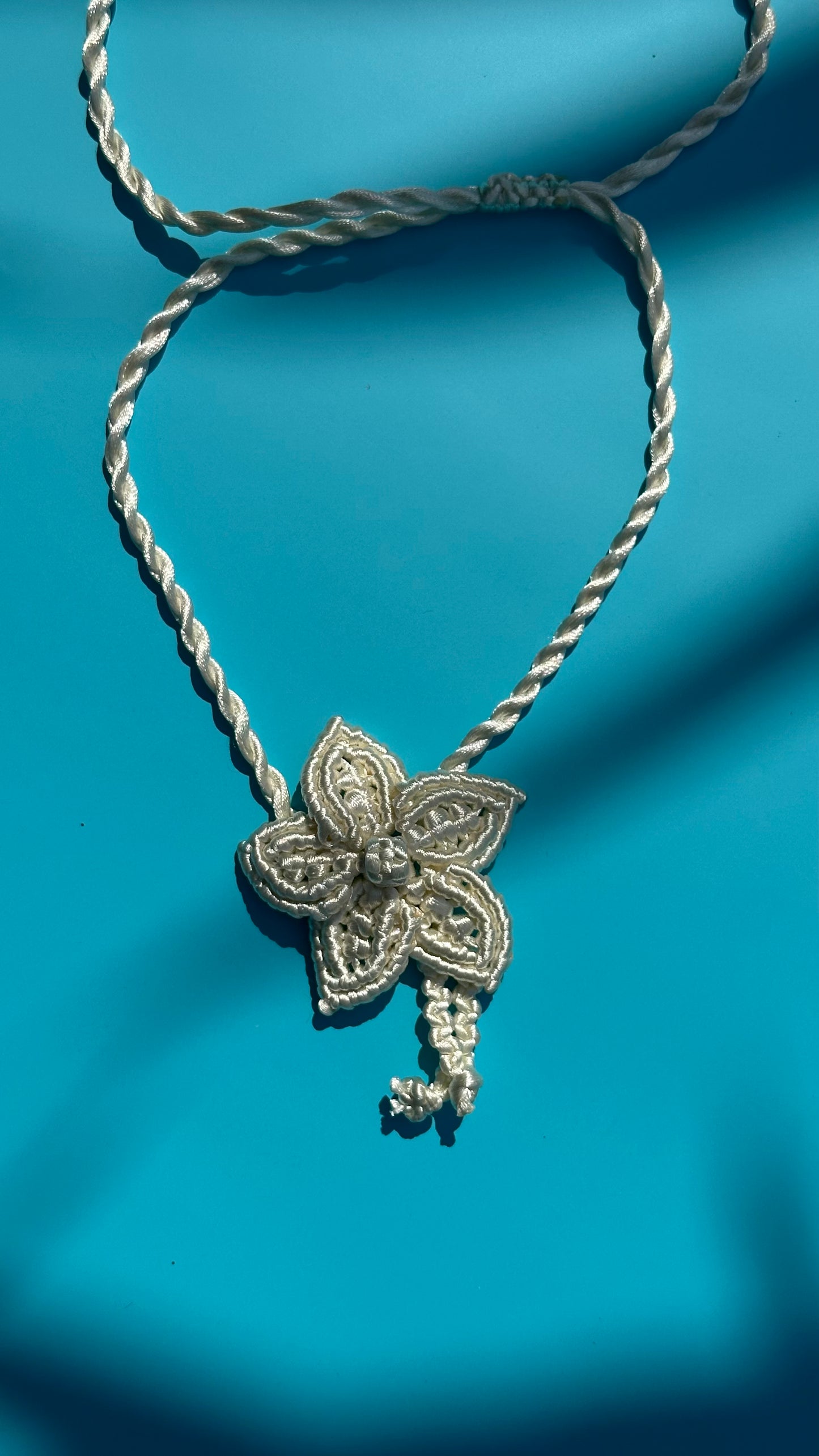 CHOCKER FLOR MARFIL