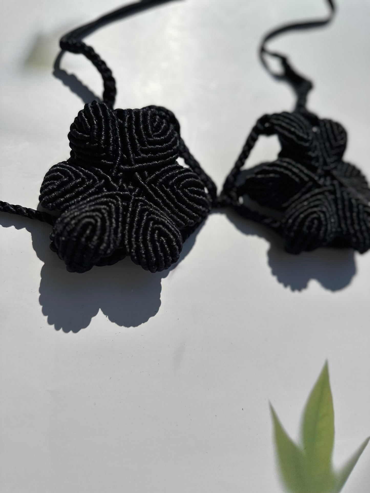 FLORA BLACK RE-EDITION