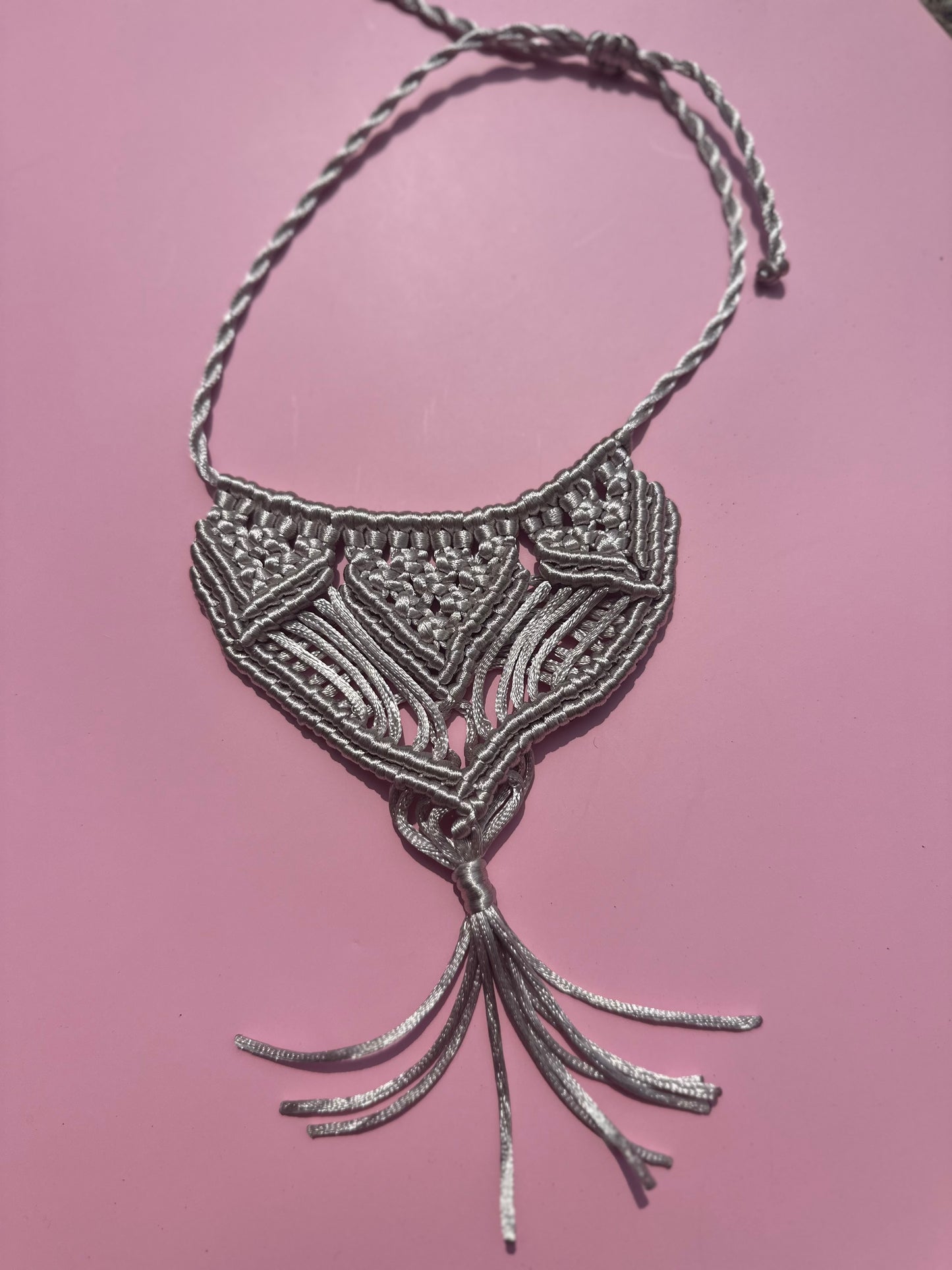 COLLAR GRIS FLECOS