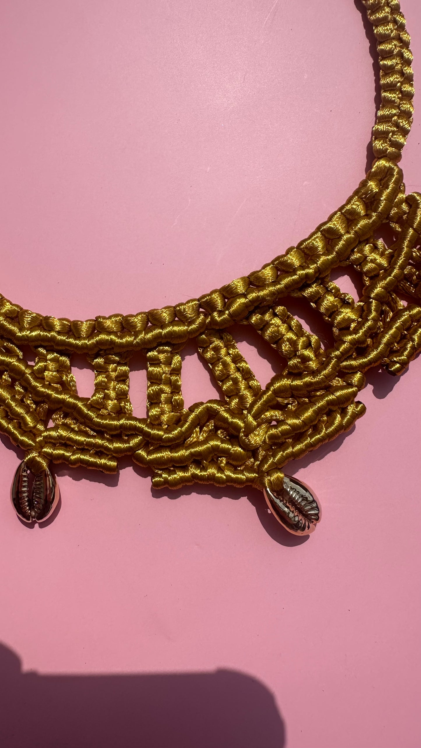 COLLAR TIMÓN MOSTAZA