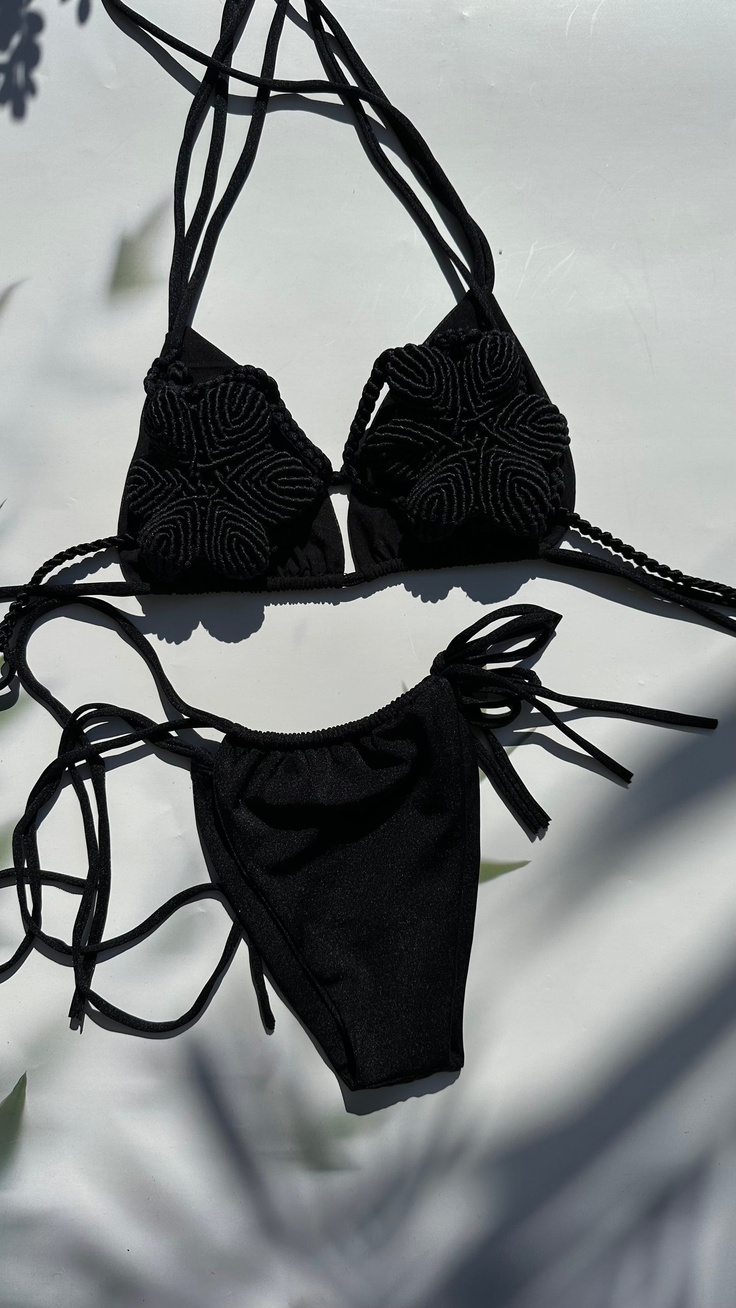 FLORA BLACK RE-EDITION